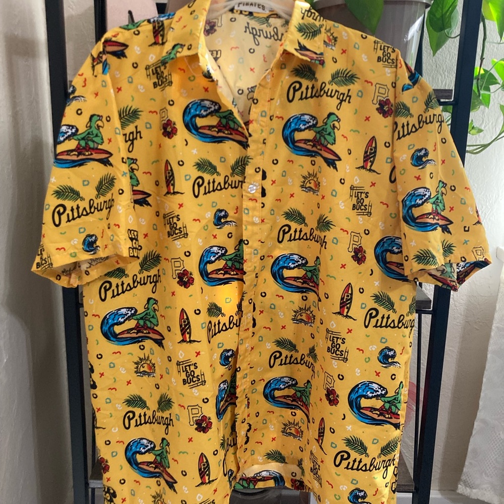 Fun 2XL Pirates promotional shirt